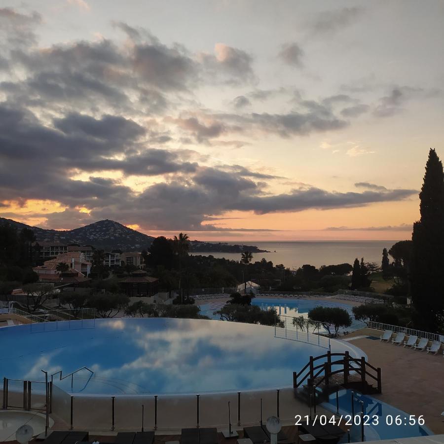 Studio 4P Vue Mer Calme Cap Esterel Saint-Raphael  Ngoại thất bức ảnh